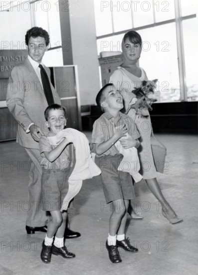 Elizabeth TAYLOR with Eddie FISHER and children