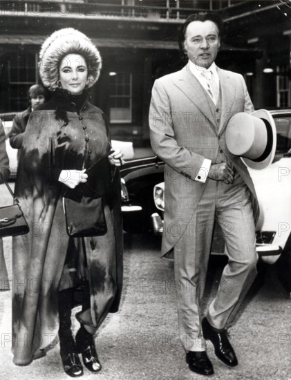 Elizabeth TAYLOR with Richard BURTON leaving Buckingham Palace