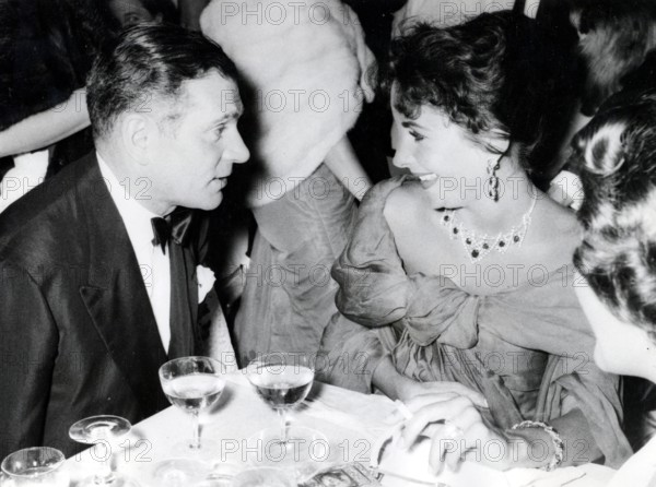 Elizabeth TAYLOR and Sir Laurence OLIVIER, 1957