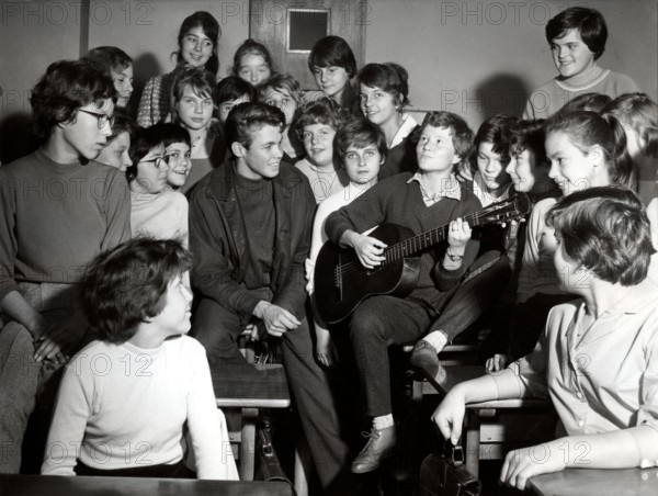 Peter KRAUS visits school class