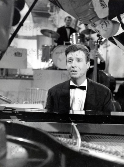 Peter ALEXANDER singing on the piano
