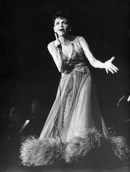Judy GARLAND singing, 1969