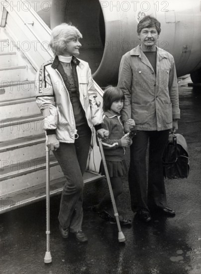 Jill IRELAND + Charles BRONSON and their daughter Zuleika