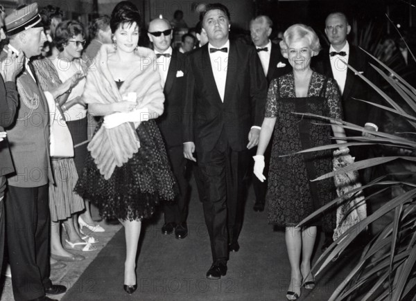 Yvonne FOURNEAUX, Federico FELLINI, Giulietta MASINA