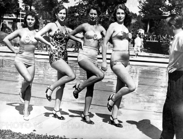 Sophia LOREN, in bikini, as 'Miss Elena', 1950