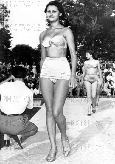 Sophia LOREN, in a bikini, as 'Miss Elena' 1950