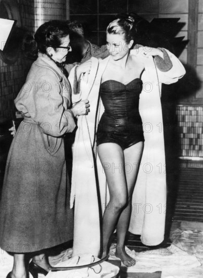 Grace KELLY in a swimsuit, Los Angeles 1955