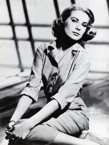 Grace KELLY, posing, 1955