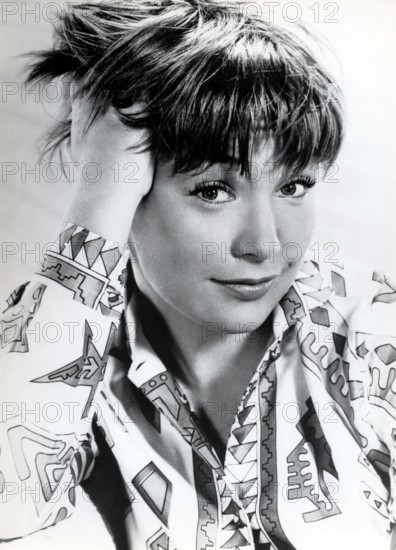Shirley MACLAINE, portrait