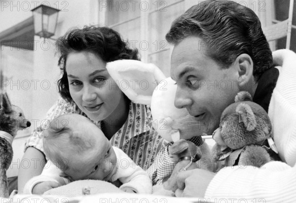 Harald JUHNKE with his wife Sybil Werden and son Peer in 1956