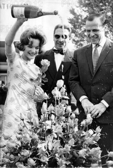 Romy SCHNEIDER waters roses with champagne