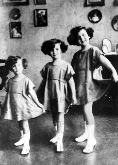 Zsa Zsa GABOR as a child with her sisters
