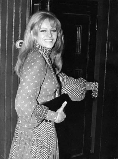 Nathalie DELON, portrait 1969