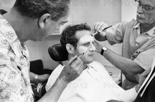Paul NEWMAN in the mask