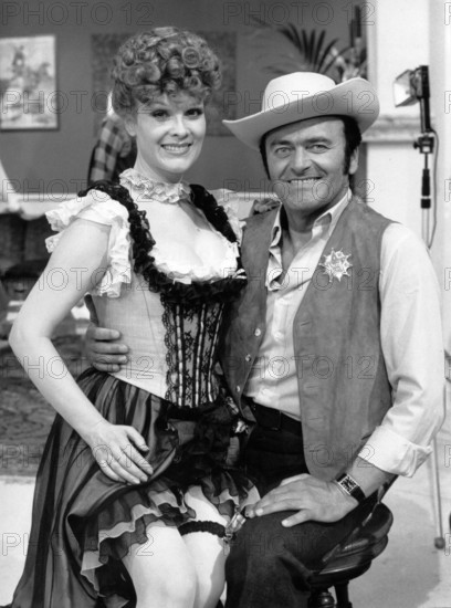 Elisabeth VOLKMANN and Max GREGER in 'The next party will definitely come'