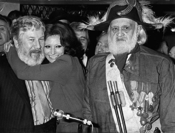 Peter USTINOV, Sophia LOREN and ANATOLE, Paris 1980