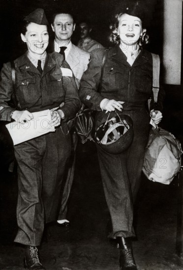 Marlene DIETRICH as a soldier