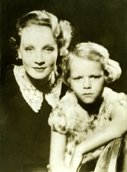 Marlene DIETRICH with her daughter Maria, 1931