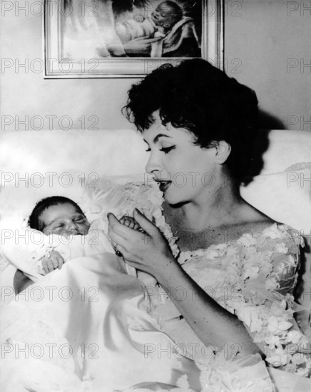 Gina LOLLOBRIGIDA with her newborn son, 1957