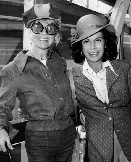 Doris DAY and Jacqueline SUSANN at London Heathrow, 1973