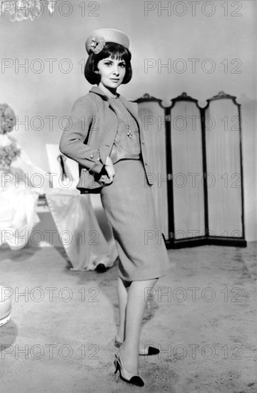 Gina LOLLOBRIGIDA in a black leather coat
