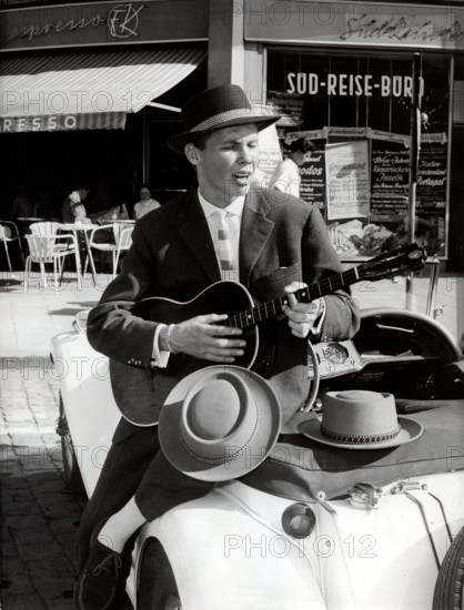 Peter KRAUS does hat advertising