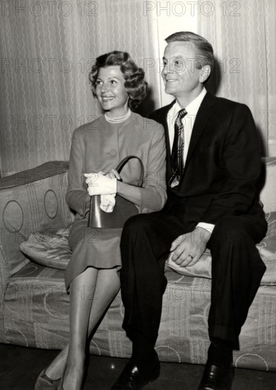 Rita HAYWORTH and James HILL