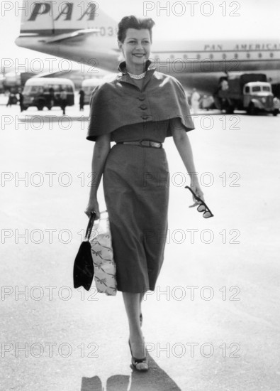 Rita HAYWORTH, arrival London 1956