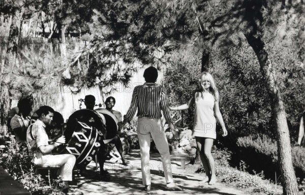 Gunter SACHS and Brigitte BARDOT in St. Tropez 1966