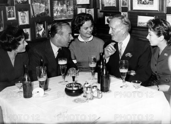 Heinz RÜHMANN and Hans ALBERS with colleagues, 1954