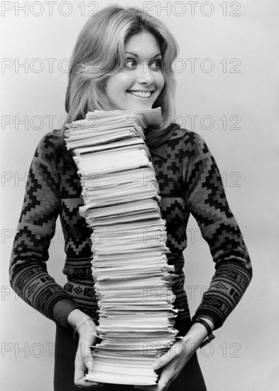 Olivia NEWTON-JOHN with ballot papers, London 1974