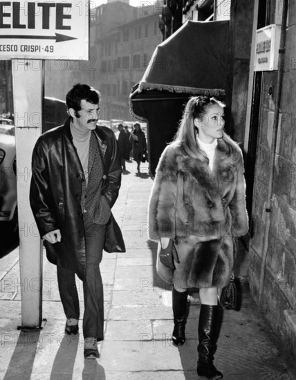Jean-Paul BELMONDO and Ursula ANDRESS, Roccaraso 1967