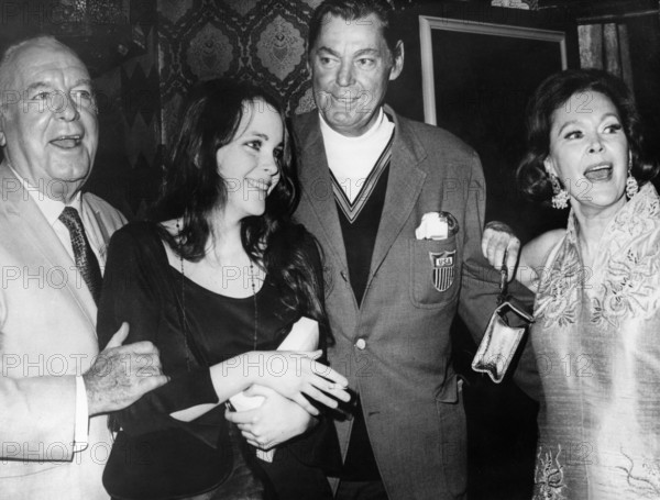 Pat O'BRIEN, Tisa FARROW, Johnny WEISSMÜLLER and Maureen O'SULLIVAN