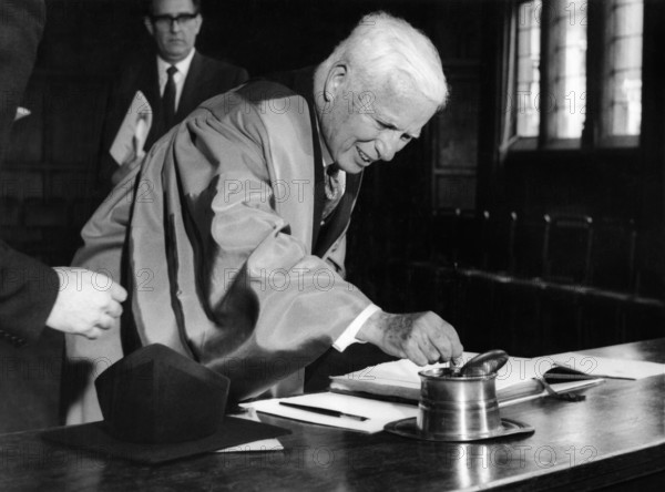Charlie CHAPLIN receives his honorary doctorate, Oxford 1962