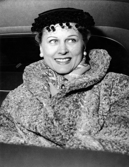 Marika RÖKK, portrait