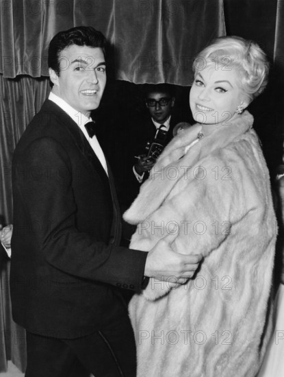 Franco SILVA and Anita EKBERG in a nightclub