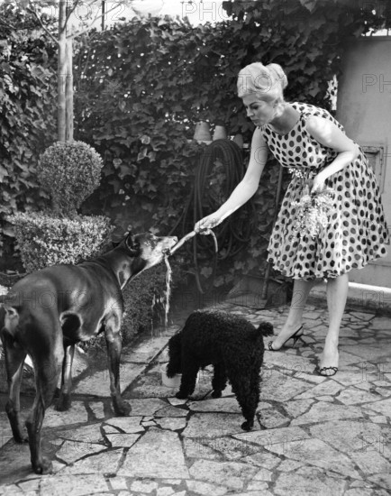 Anita EKBERG in her villa in 1961