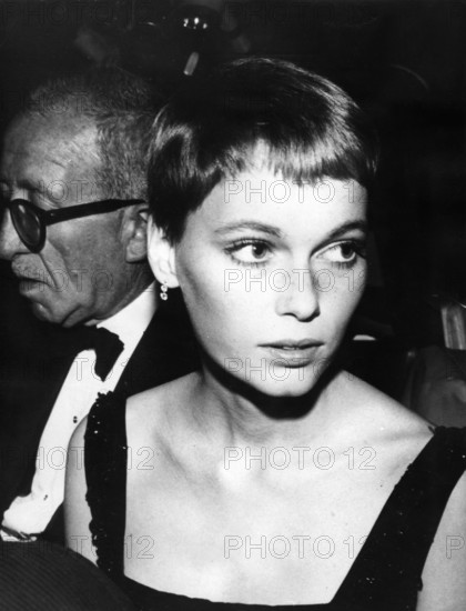 Mia FARROW with a new short haircut