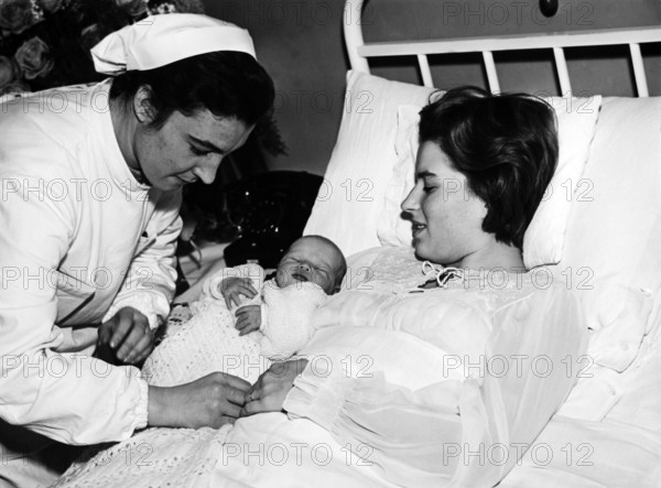 Silvana MANGANO after the birth of her daughter