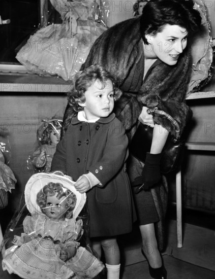 Silvana MANGANO and daughter Veronica, 1952