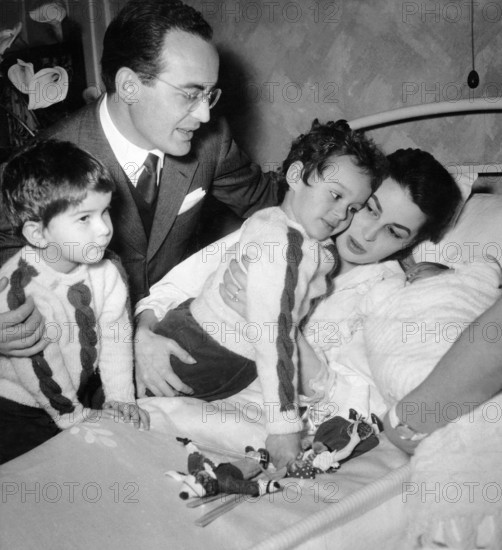 Silvana MANGANO, Dino de LAURENTIIS at the birth of son Federico