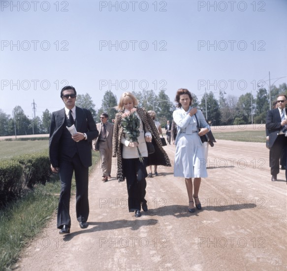 Alain DELON and Mireille DARC in Daglfing