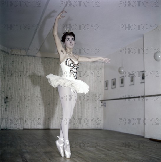 Vera Chekhova during ballet training