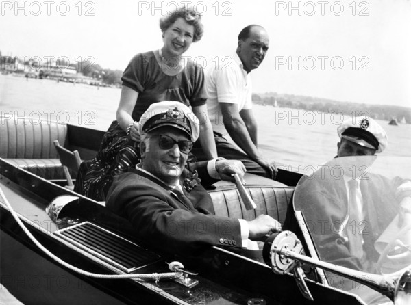 Hans ALBERS with captain's hat