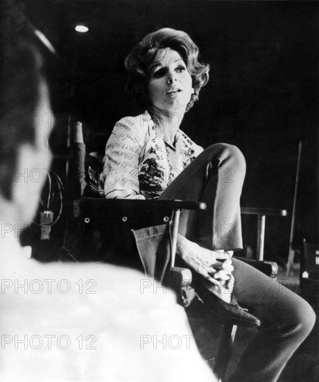 Debbie REYNOLDS during an interview