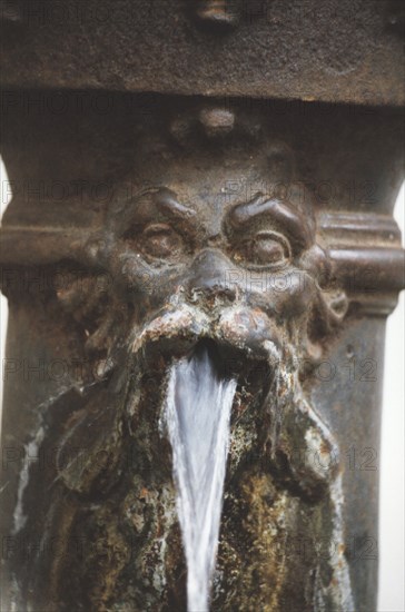 Détail d'une fontaine publique à Venise.