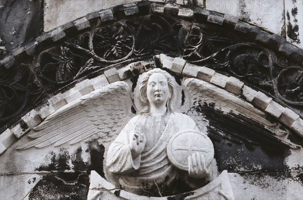 L'agneau de Dieu (portail) et le Pont del Forner à Venise.