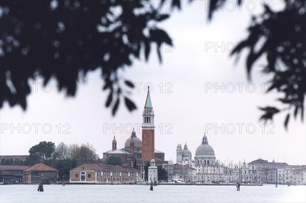 L'église Sainte-Marie-du-Salut et la Punta della Dogana à Venise.