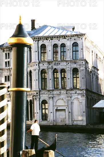 Le palais Camerlinghi sur le Grand Canal à Venise.