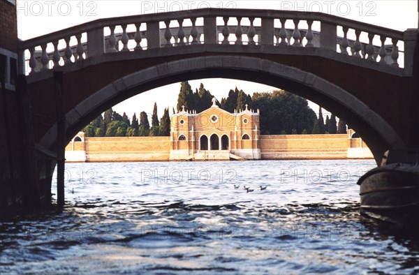 Le cimetière de Saint-Michel à Venise et le Rio dei Mendicanti.